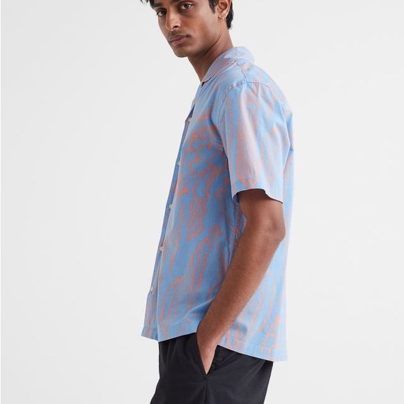 H&M Relaxed Fit Cotton Short Sleeve Shirt in Light Blue and Orange Peach Pattern - Picture 5 of 16